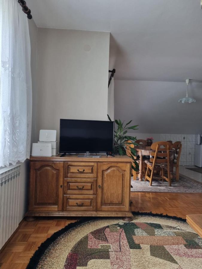 شقة Apartman Dubravcic Otočac المظهر الخارجي الصورة