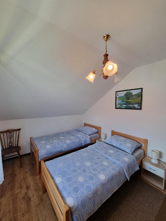 شقة Apartman Dubravcic Otočac المظهر الخارجي الصورة