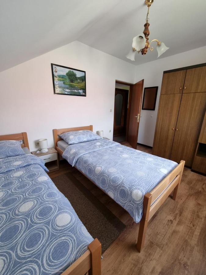 شقة Apartman Dubravcic Otočac المظهر الخارجي الصورة
