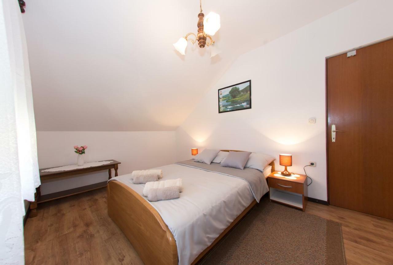 شقة Apartman Dubravcic Otočac المظهر الخارجي الصورة