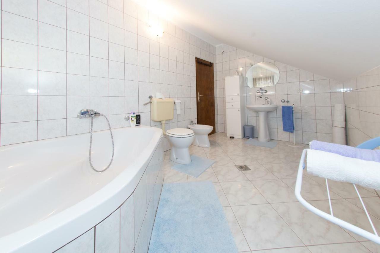 شقة Apartman Dubravcic Otočac المظهر الخارجي الصورة