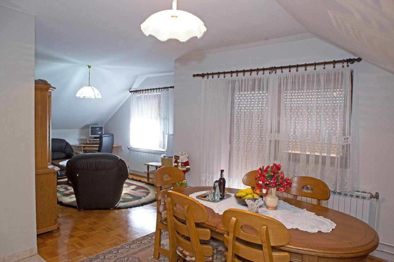 شقة Apartman Dubravcic Otočac المظهر الخارجي الصورة