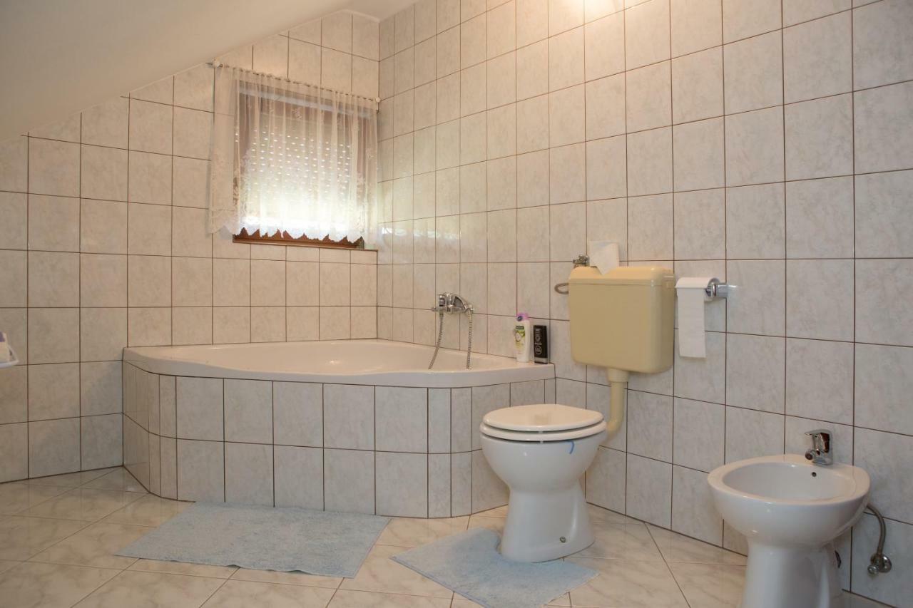 شقة Apartman Dubravcic Otočac المظهر الخارجي الصورة