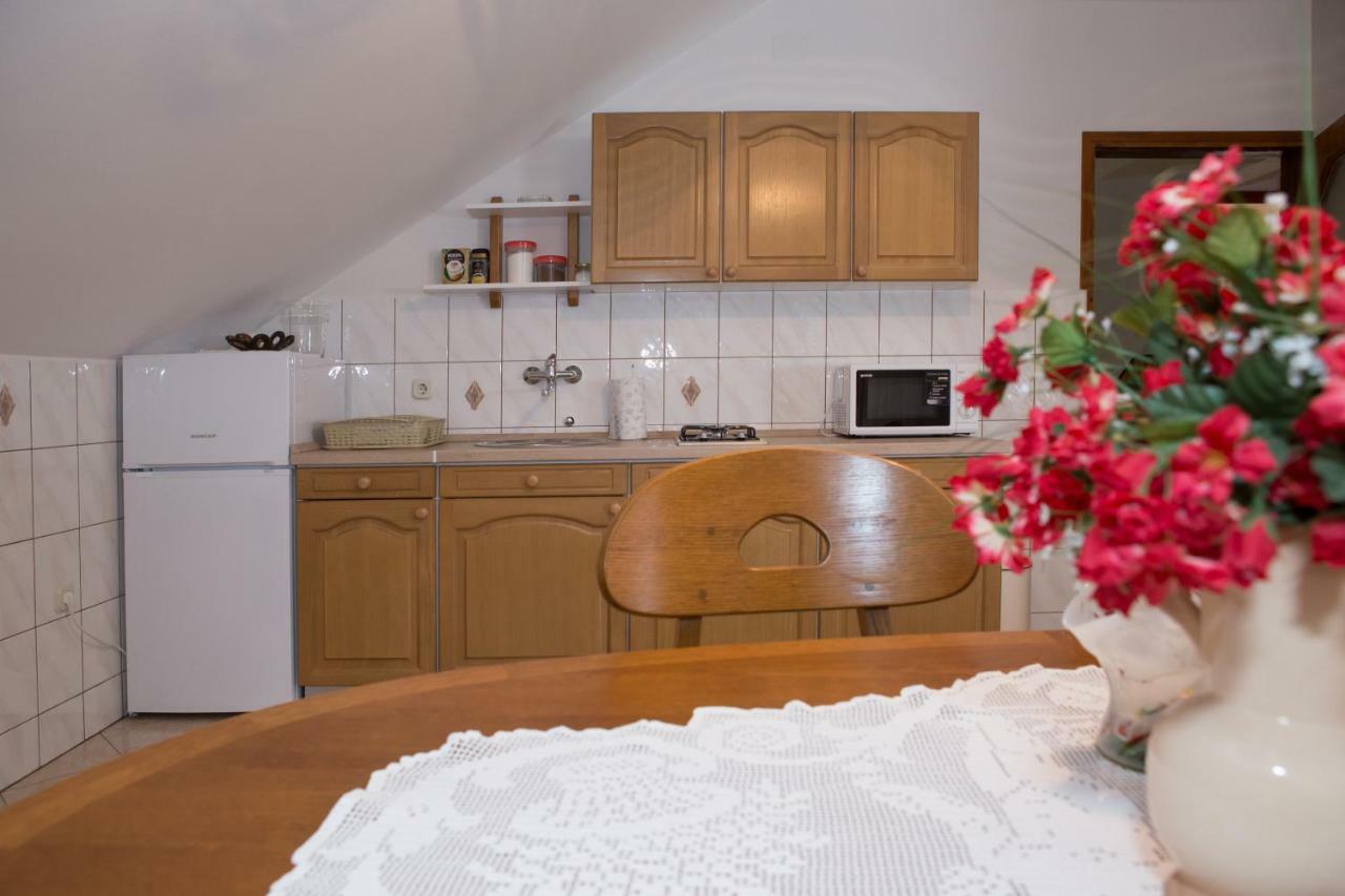 شقة Apartman Dubravcic Otočac المظهر الخارجي الصورة