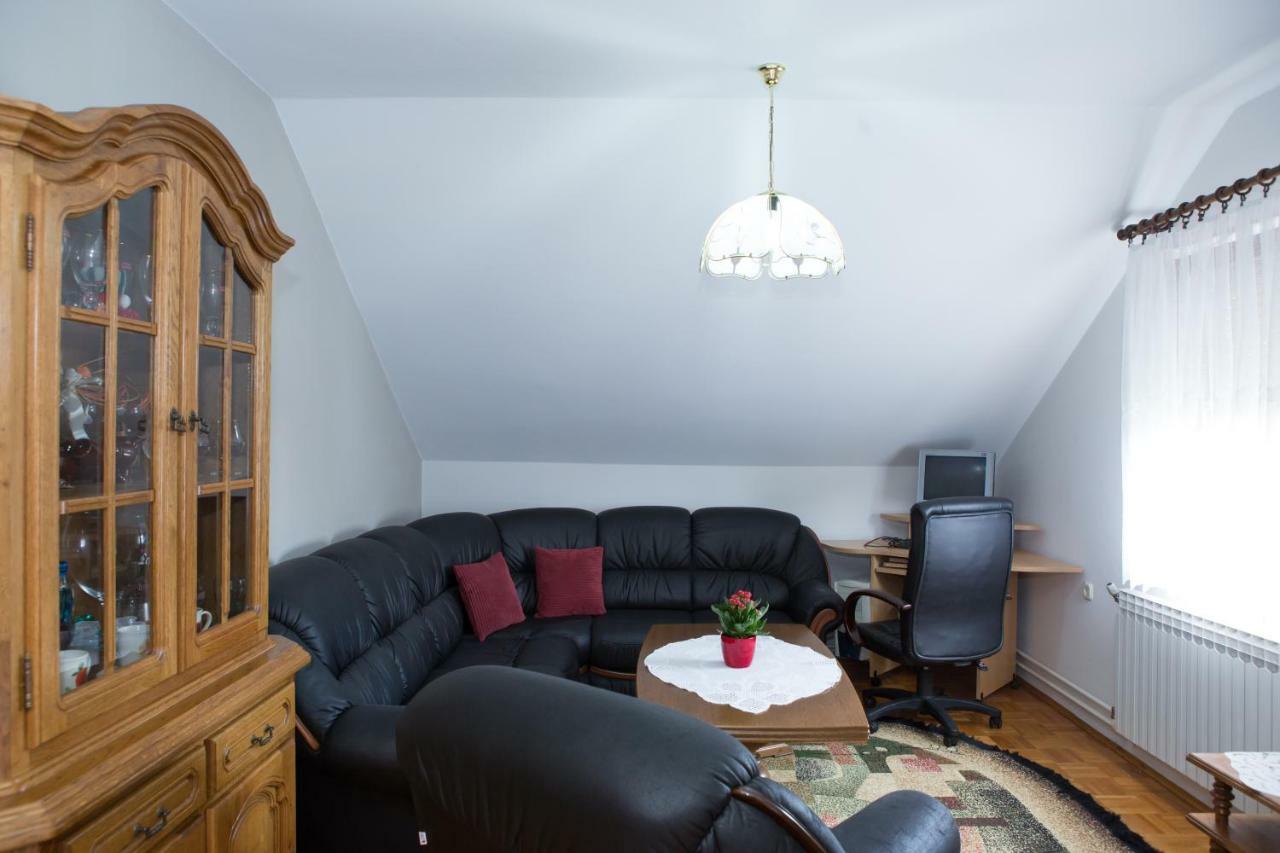 شقة Apartman Dubravcic Otočac المظهر الخارجي الصورة