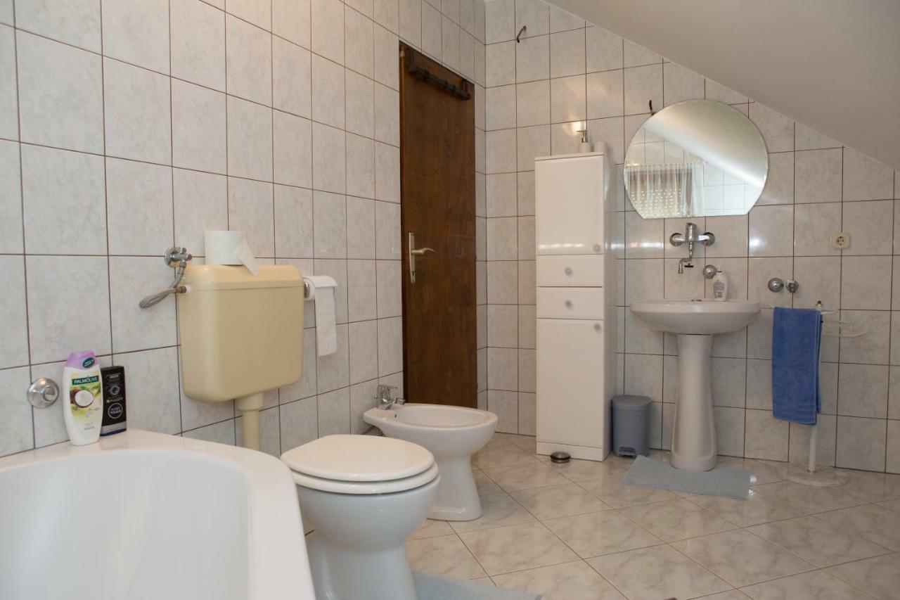 شقة Apartman Dubravcic Otočac المظهر الخارجي الصورة