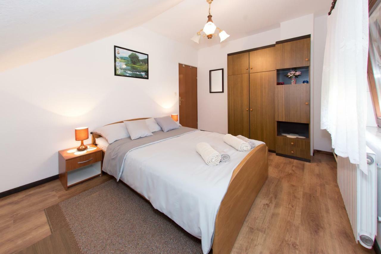 شقة Apartman Dubravcic Otočac المظهر الخارجي الصورة